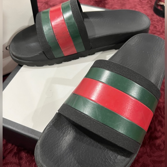 Men’s Gucci slides - Picture 3 of 8